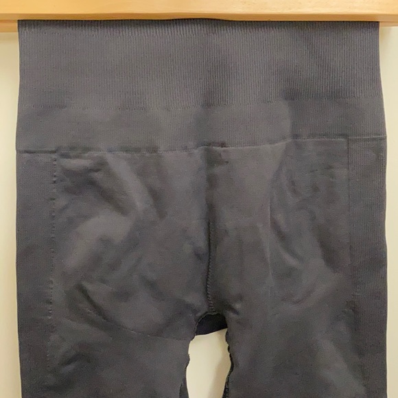 Lululemon Zone In Tight leggings  crop size 2 grey yoga - Picture 8 of 13